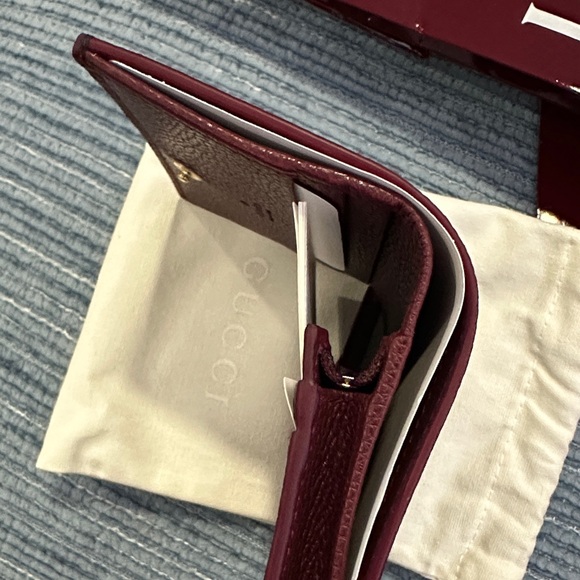 Gucci authentic Bi-color GG Marmont small wallet . Burgundy color from inside - Picture 9 of 10